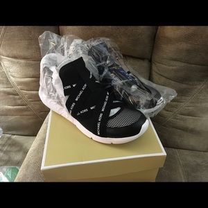 michael kors sully trainer